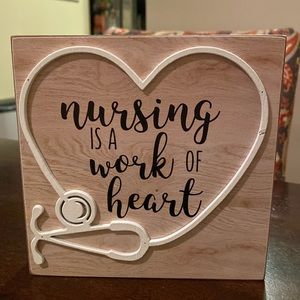 Nursing is a work of heart decor